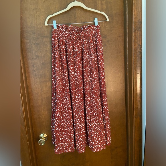 Pleated Floral Red Midi Skirt - Picture 2 of 3